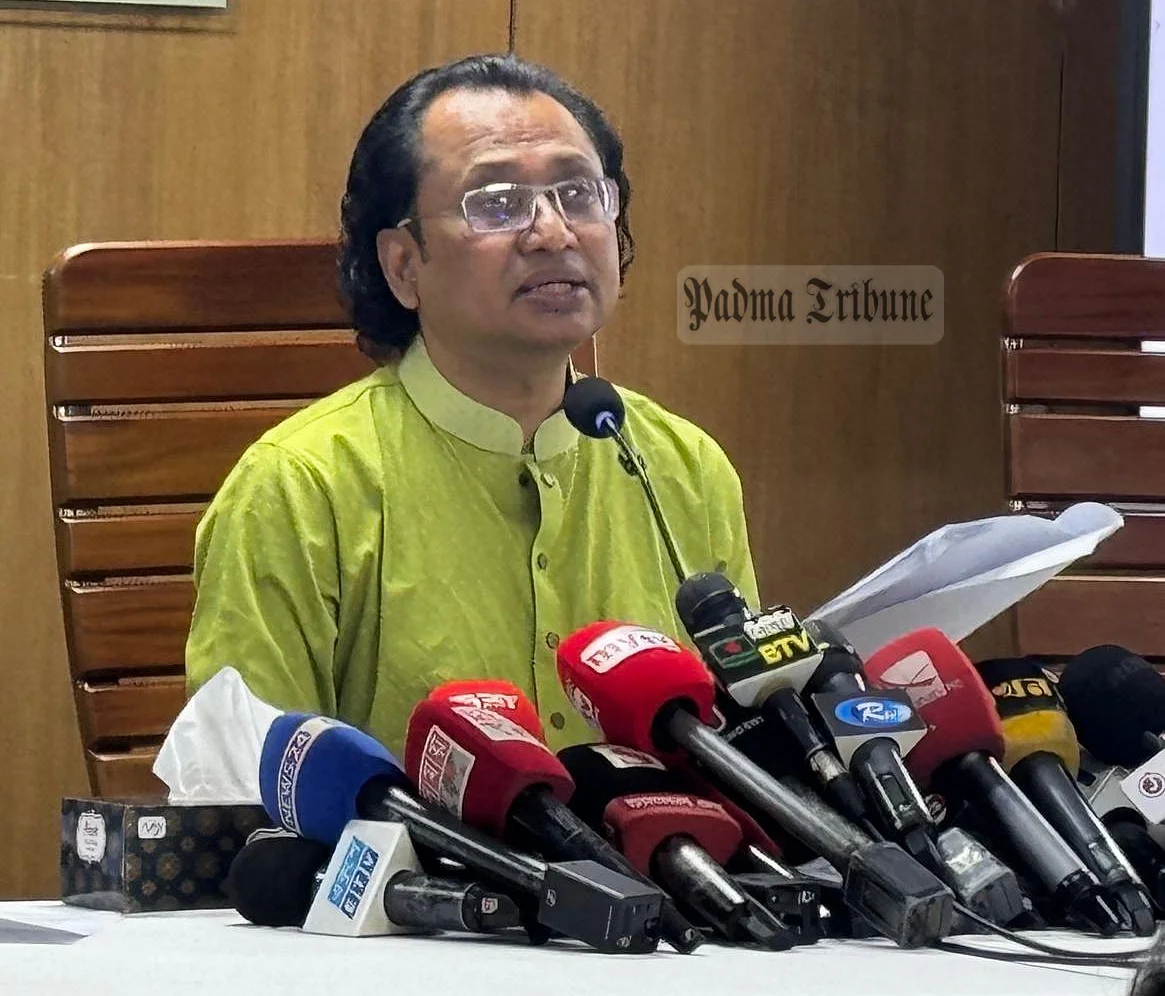 দু-একটা ককটেল ফুটিয়ে, বাসে আগুন দিয়ে সরকারের মধ্যে সংকট তৈরি করা যাবে না: প্রধানমন্ত্রীর উপদেষ্টা