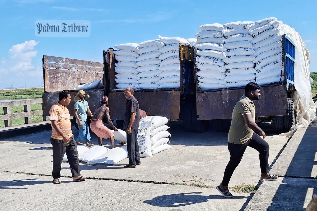 চোরাই পথে মিয়ানমারে নেওয়ার সময় ৪৮ হাজার কেজি সার জব্দ