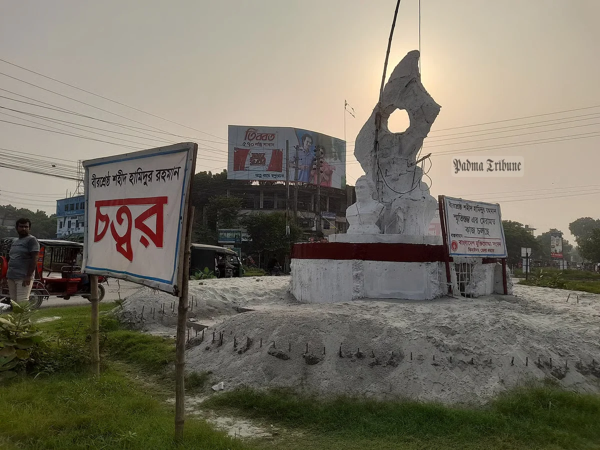 এবার বীরশ্রেষ্ঠ হামিদুর রহমানের ভাস্কর্যে জুতা ঝোলানো ছবি ফেসবুকে, ক্ষোভ