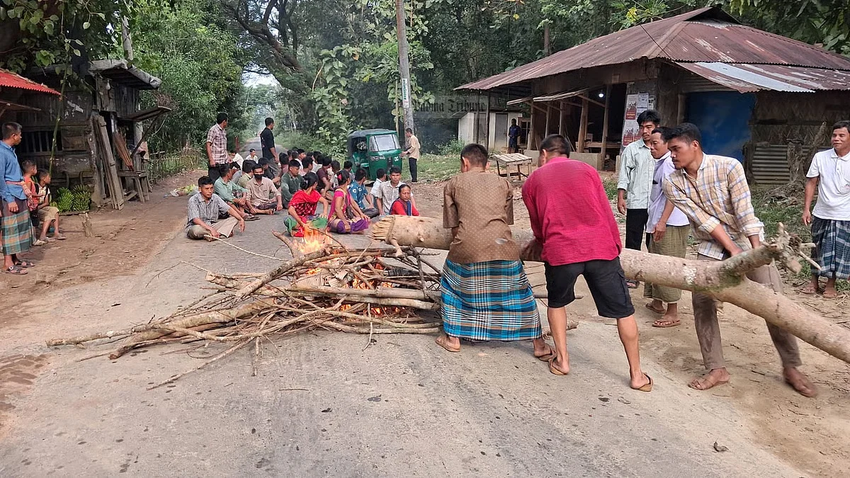 রাঙামাটি ও খাগড়াছড়িতে অবরোধ, অচল দূরপাল্লার যান চলাচল