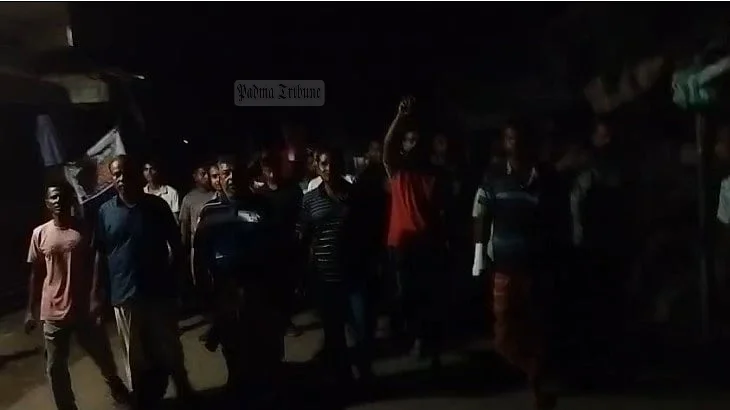 কালীগঞ্জে বিএনপি কার্যালয়ে ককটেল বিস্ফোরণ, বিক্ষোভ মিছিল