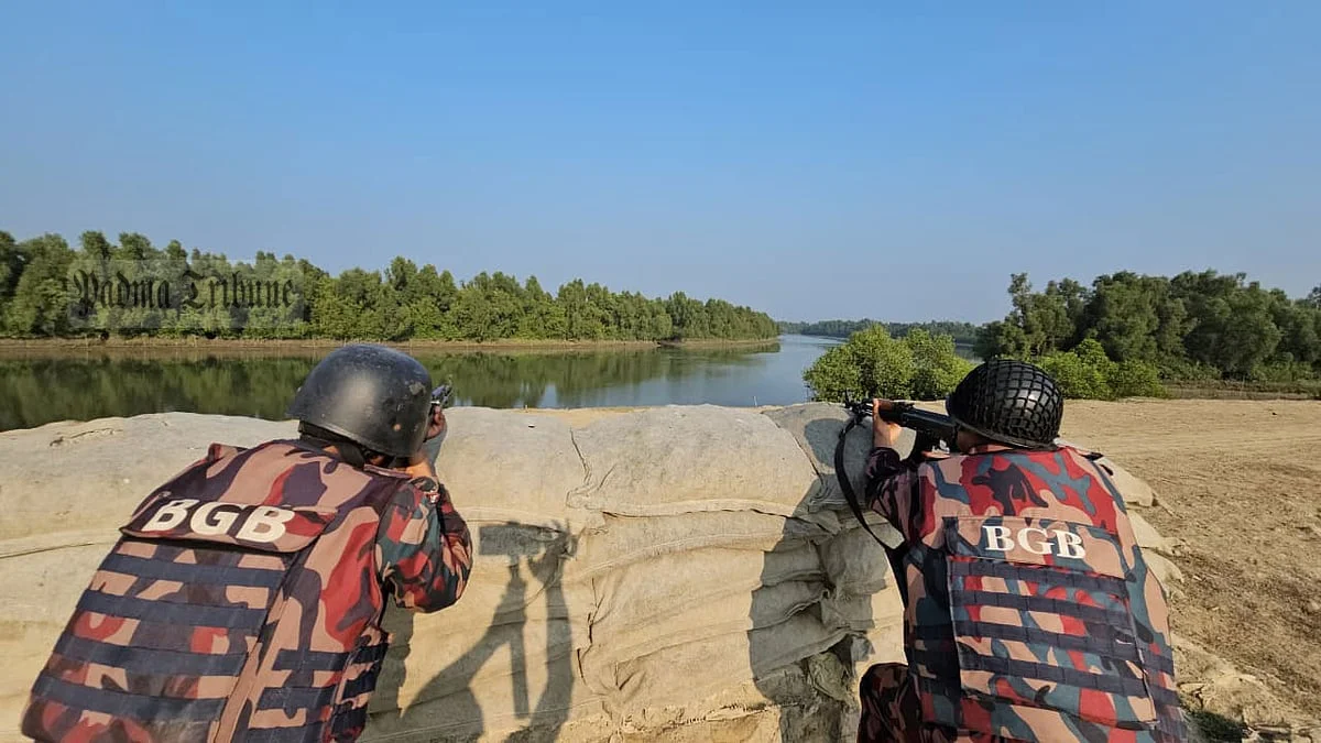 মংডুতে বিমান হামলার পর টেকনাফ সীমান্তে আতঙ্ক, নাফ নদীতে টহল জোরদার
