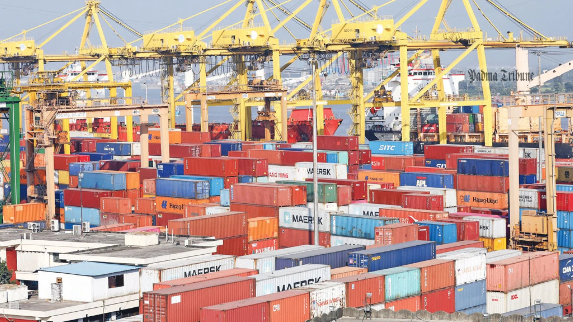 চট্টগ্রাম বন্দরে ২৫০ উচ্চ ঝুঁকির কনটেইনারের খোঁজ মিলছে না