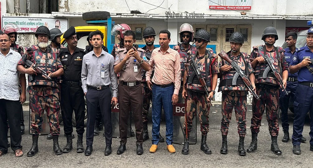 গোপালগঞ্জে নিরাপত্তা জোরদার, ৫ প্লাটুন বিজিবি মোতায়েন, চলছে যৌথ টহল
