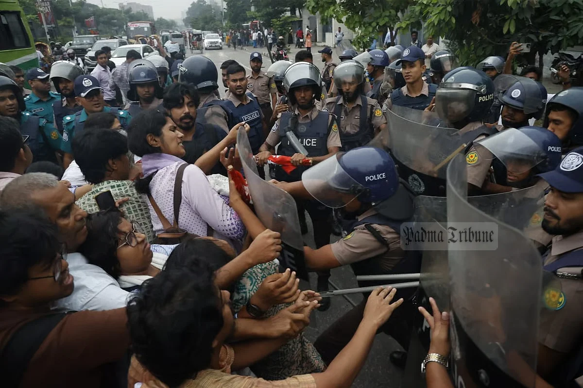 নিউমুরিং টার্মিনাল ডিপি ওয়ার্ল্ডকে দেওয়ার প্রতিবাদে রাজধানীতে বিক্ষোভ, পুলিশের লাঠিপেটা