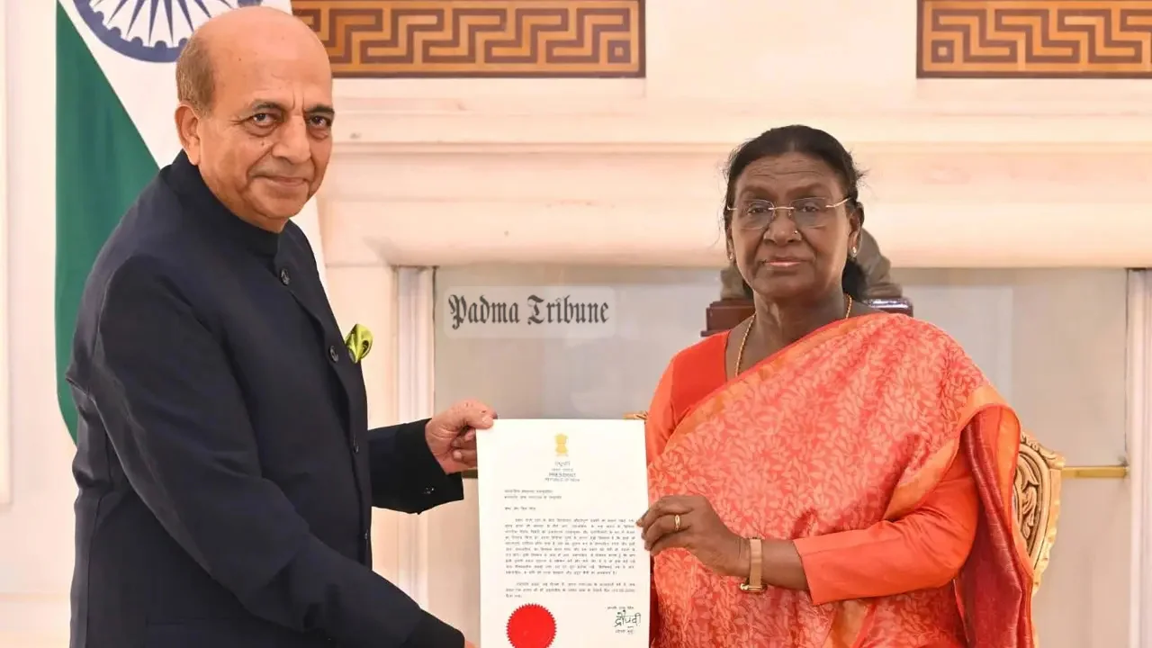 শিগগিরই ঢাকায় ভারতীয় হাইকমিশনারের দায়িত্ব গ্রহণ করবেন দীনেশ ত্রিবেদী, নিলেন পরিচয়পত্র