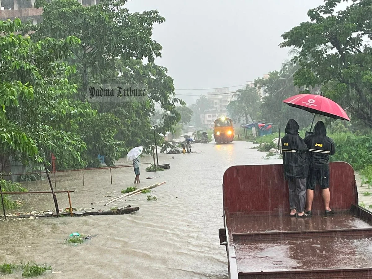 ডুবে থাকা রেলপথ ৫ ফুট উঁচু করা হবে বলে জানালেন রেল প্রতিমন্ত্রী