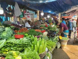 রাজধানীতে সবজির দর আকাশছোঁয়া, বাজারে ক্রেতাদের হাহাকার