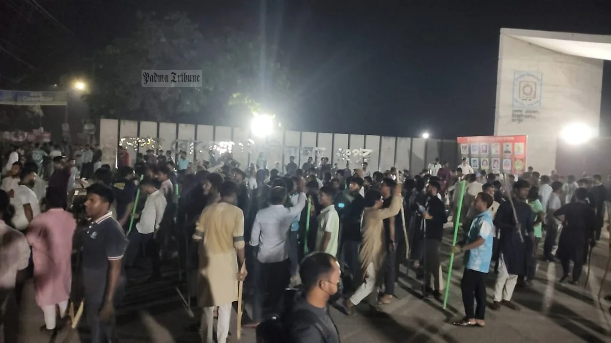 রোকেয়া বিশ্ববিদ্যালয়ে ছাত্রদল-ছাত্রশিবিরের সংঘর্ষ, পাল্টাপাল্টি ধাওয়া