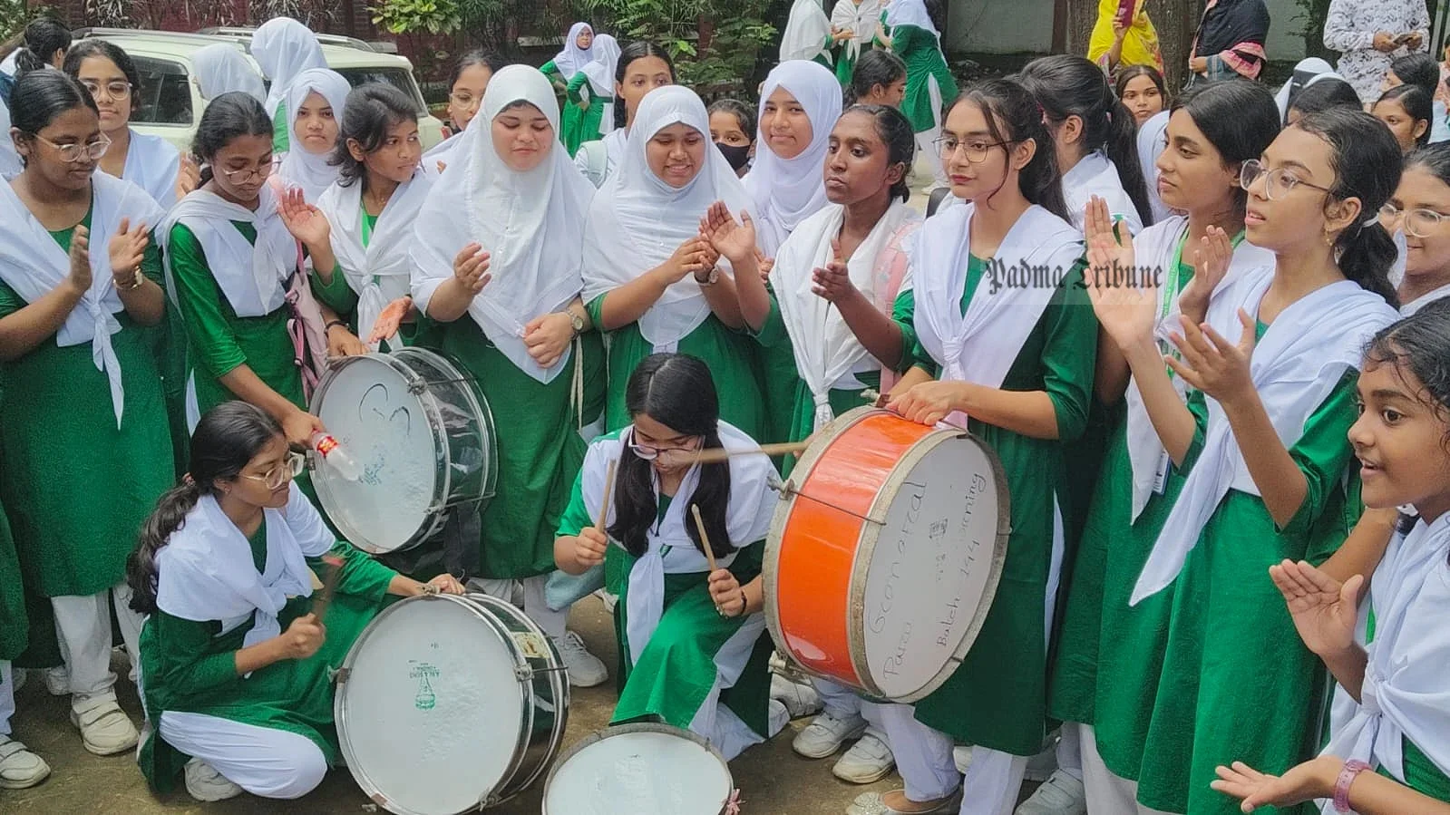 ময়মনসিংহ নগরের বিদ্যাময়ী সরকারি বালিকা উচ্চবিদ্যালয়ে শিক্ষার্থীদের আনন্দ-উচ্ছ্বাস। ময়মনসিংহ, ১০ আগস্ট
